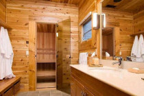 Деревянные полы в бане: как выбрать и ухаживать правильно