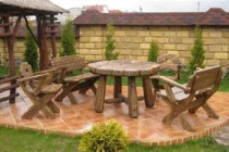 Садовая мебель из дерева: как выбрать и ухаживать для продолжительного использования
