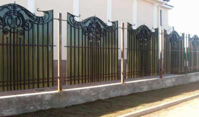 Забор из поликарбоната на металлическом каркасе: прочный и долговечный способ создания надежного ограждения