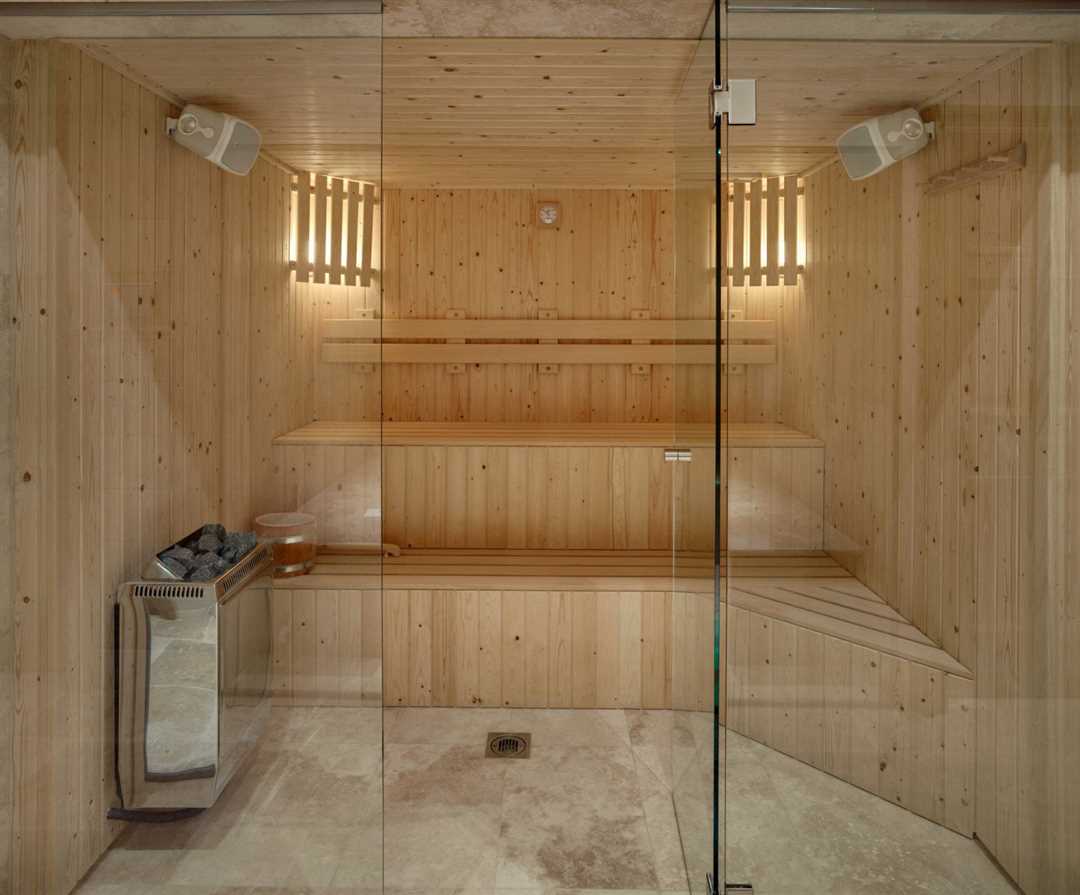 Преимущества стеклянных дверей для бани и сауны